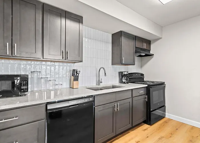 Newly Renovated Unit In Spfld #202