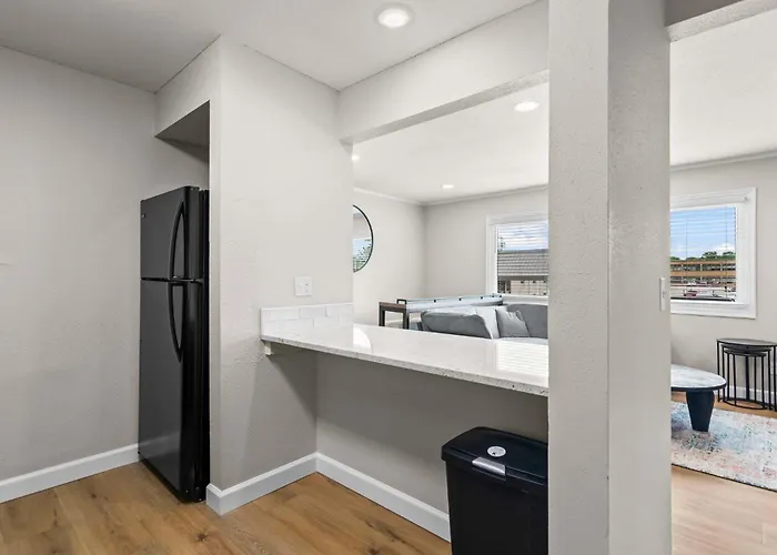 Newly Renovated Unit In Spfld #202